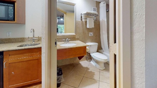 Rodeway Inn & Suites Fort Lauderdale Airport & Cruise Port image 11