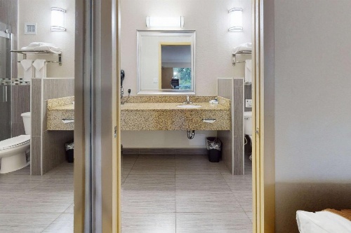Rodeway Inn & Suites Fort Lauderdale Airport & Cruise Port image 15