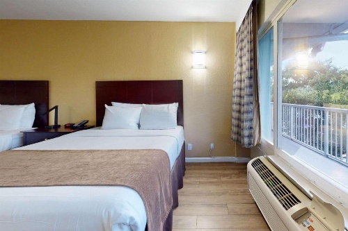 Rodeway Inn & Suites Fort Lauderdale Airport & Cruise Port image 17