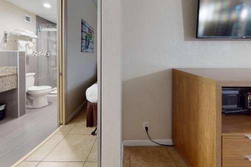 Rodeway Inn & Suites Fort Lauderdale Airport & Cruise Port image 20