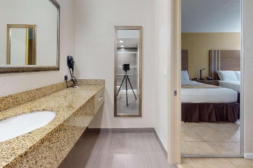 Rodeway Inn & Suites Fort Lauderdale Airport & Cruise Port image 21
