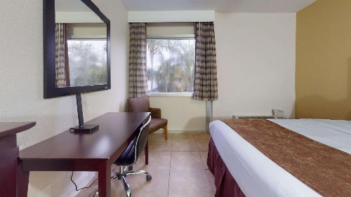 Rodeway Inn & Suites Fort Lauderdale Airport & Cruise Port image 3