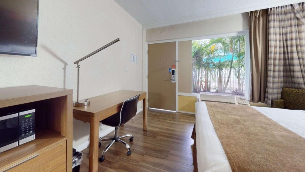 Rodeway Inn & Suites Fort Lauderdale Airport & Cruise Port Image 7