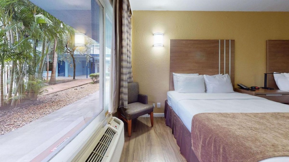 Rodeway Inn & Suites Fort Lauderdale Airport & Cruise Port