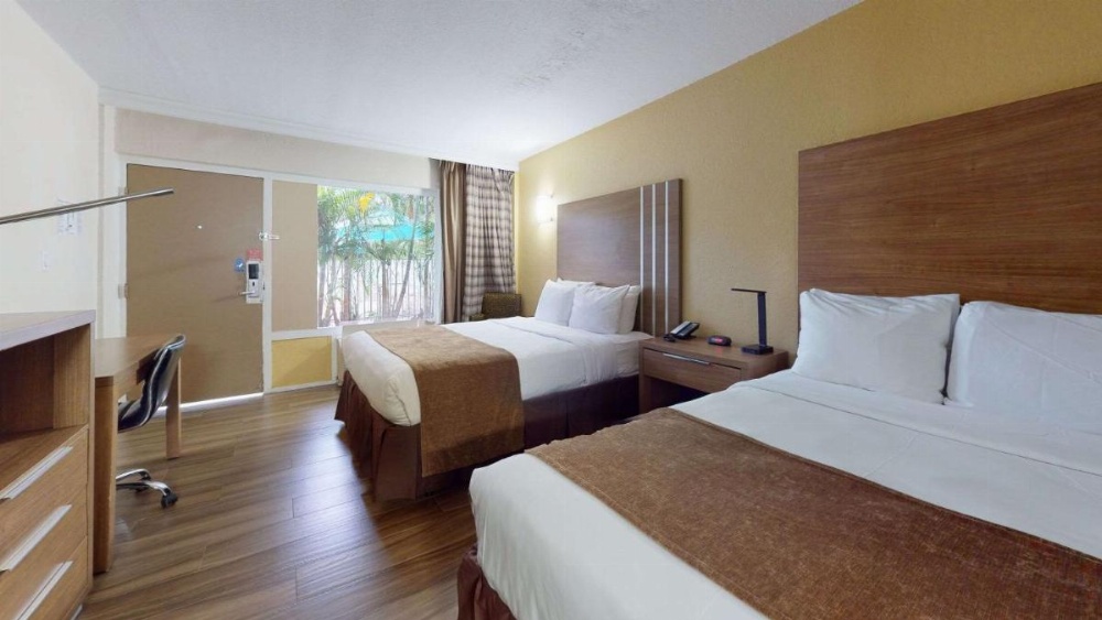 Rodeway Inn & Suites Fort Lauderdale Airport & Cruise Port